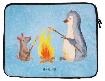 Produktbild von Mr. & Mrs. Panda Laptop Tasche Pinguin Lagerfeuer 20 x 28 cm - Eisblau - Geschenk, Hülle, Laptoptasche, Maus, Job, Feuer, Sleeve, Laptophülle, Liebe, Leben