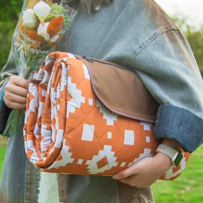 Imagen del producto de Elzusha - Manta de picnic impermeable de 200 x 200 cm, ideal para excursiones familiares y camping
