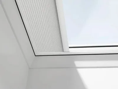 Obrázek produktu pro Plisé roleta na střešní okno VELUX elektrická FMK 090090 1045KWL bílá