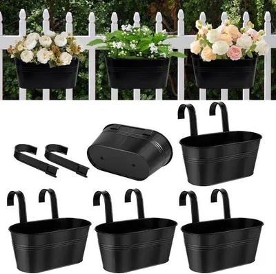 Productafbeelding van Metalen hangende bloempotten voor balkonhekken - Set van 5 grote, zwarte hangende bloempotten voor balkon, met afneembare haken en afvoergaten - Decoratie voor buiten en tuin - 27,5 cm