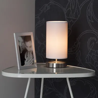 Produktbild von Tischlampe mit dekorativem Stoffschirm in Weiß - 26 cm Höhe