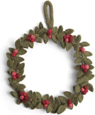 Produktbild von Unyqoos® handgefertigter Filz-Türkranz, dunkelgrün mit roten Beeren, fair gehandelt, skandinavische Herbst- & Weihnachtsdekoration, Ø 18 cm
