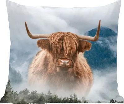 Produktbild von MuchoWow® Zierkissen Sofakissen Wohnzimmer Dekokissen 50x50 cm Schottisches Hochlandrind - Nebel - Berg - Komfort - Sofakissen