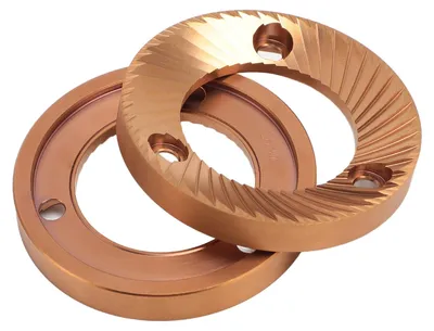 Image de 2 moulins à café à meules plates de 64 mm, revêtus de titane, polyvalents, compatibles avec les modèles DF64, DF64P, DF64E, DF64V, ainsi qu'avec les modèles Ceado E5P, E6P, E37J