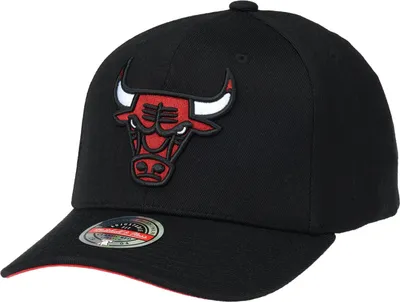 Produktbild von Mitchell & Ness NBA Custom Patch Classic Red Snapback Cap Chicago Bulls