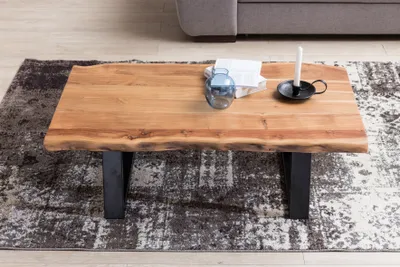 Produktbild von FineBuy Couchtisch Akazie Massivholz 115 cm Rechteckiger Wohnzimmertisch mit natürlicher Baumkante schwarzen Metallkufen Handgefertigter Design Tisch