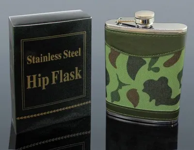 Produktbild von Robuster Flachmann aus Metall mit 240ml Fassungsvermögen in Camouflage-Optik