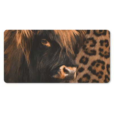 Produktbild von MuchoWow® Schreibtischunterlage Panther Druck - Schottischer Highlander - Tiere 80x40 cm - XXL Mauspad - Gaming Mauspad