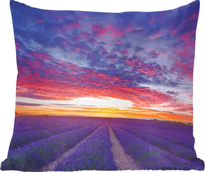 Produktbild von MuchoWow® Zierkissen Sofakissen Wohnzimmer Dekokissen 50x50 cm Lila Lavendelfelder in der Nähe der französischen Gemeinde Valensole - Komfort - Sofakissen