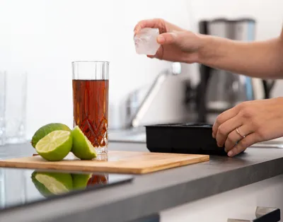 Produktbild von relaxdays 3 x silikónová forma na kocky ľadu 5 cm