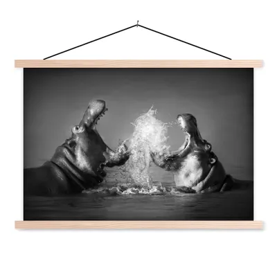 Produktbild von MuchoWow® Textilposter Tiere - Nilpferd - Wasser - Schwarz - Weiß 120x80 cm mit holzfarbenen Rahmen - Aufhängeset