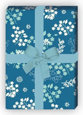 Produktbild von Zartes Geschenkpapier mit feinen Blüten in blau - G6274, 32 x 48cm