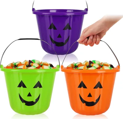 Produktbild von com-four® 3x Halloween Kürbis Eimer - Candy Bag, Kunststoff-Eimer im Kürbis Design zum Sammeln von Süßigkeiten - Sammeltasche mit Henkel für Halloween Süßigkeiten