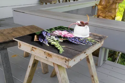 Produktbild von Wallario selbstklebende Möbelfolie/ Tischdecke für Innen und Außen, Größe: 80 x 80 cm - Stillleben mit Frühlingsblumen
