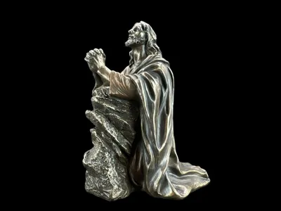 Immagine prodotto di Gesù che prega nel giardino di Gethsemani – Statuetta decorativa in bronzo, dipinta a mano, dimensioni 15,5 cm × 11 cm × 19 cm, modello WU75853A4