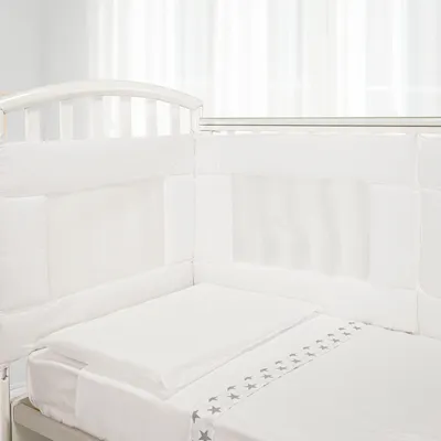 Produktbild von Babynest mit atmungsaktivem Netz, weiß, 70x40 cm, für sichere Schlafumgebung