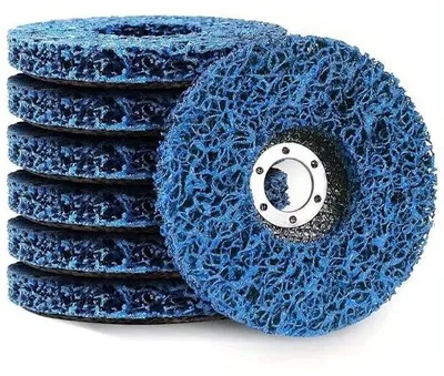 Imagen del producto de Disco de lija CSD de 125 mm para eliminar óxido y pintura, con una superficie de lijado duradera y un disco de lija de color claro, ideal para lijadoras orbitales.