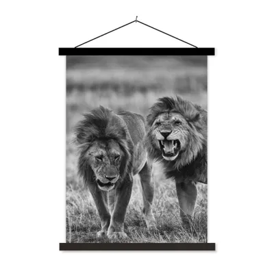Produktbild von MuchoWow® Textilposter Löwen - Schwarz - Weiß - Jagen 90x120 cm mit schwarzem Rahmen - Dekoration
