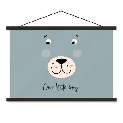 Produktbild von MuchoWow® Textilposter Zitate - Junge - Unser kleiner Junge - Sprichwörter - Kinder - Baby 120x80 cm mit schwarzem Rahmen - Wanddeko