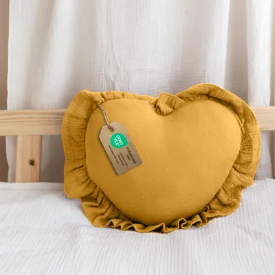 Produktbild von Kuschelkissen Herz & Stern aus Musselin fürs Kinderzimmer