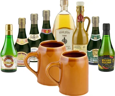 Produktbild von Setz von 8 Mets mit Keramikkrügen (Honigwein Półtorak-Eineinhalber/ 3x Dwójniak-Halber / 4x Trójniak-Drittel) |1950ml | 13-16% Alkohol Metwein | Polnische Produktion