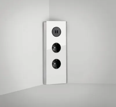 Produktbild von MIRA Eck Glas USB A Eck-Steckdose WEISS - 2-fach Schuko und 2-fach USB Charger / Steckdosen