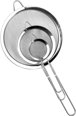 Productafbeelding van Ibenzoa® 3-delige roestvrijstalen (RVS) kookzeefset met verstevigde handgreep, fijnmazig en vaatwasmachinebestendig – 20.529.538 cm, ideaal voor pasta, thee en bloem