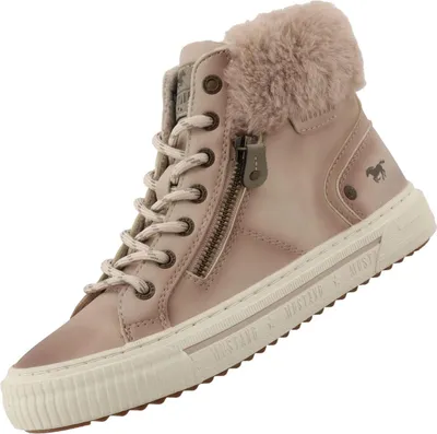 Auf dem Bild ist ein Freizeitschuh in der Farbe Beige zu sehen der von der Seite betrachtet wird. Der Schuh hat eine schlichte aber ansprechende Gestaltung mit einem modernen Look.