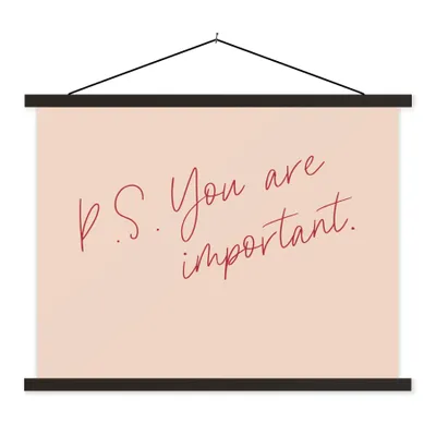 Produktbild von MuchoWow® Textilposter Text - P.S. Du bist wichtig - Zitate 40x30 cm mit schwarzem Rahmen - Dekorationen