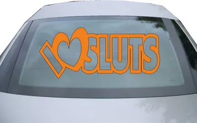Produktbild von Indigos UG - Aufkleber Heckscheibe & Motorklappe DE2356 - orange - 600x257 mm - I love Sluts - Auto Scheiben Fenster Heckklappe Tuning Racing JDM - Die cut