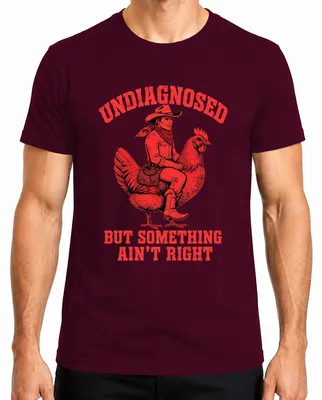Imagen del producto de Camiseta para hombre, estilo western, con el texto "Undiagnosed But Something Ain't Right" (No diagnosticado, pero algo no está bien), marca Cowboy Huhn, color burdeos, talla S