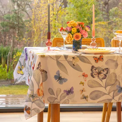Produktbild von Tischdecke mit Schmetterlingen 83 x 55 cm aus Polyester