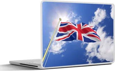 Produktbild von MuchoWow® Laptop Aufkleber Sticker Cover Die Flagge des Vereinigten Königreichs weht am Himmel 31x22.5 cm - Laptop-Deko