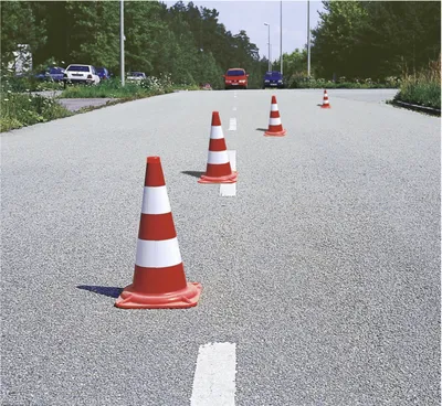 Produktbild von Verkehrskegel vollreflektierend, Kunststoff, rot/weiß, Höhe 500 mm