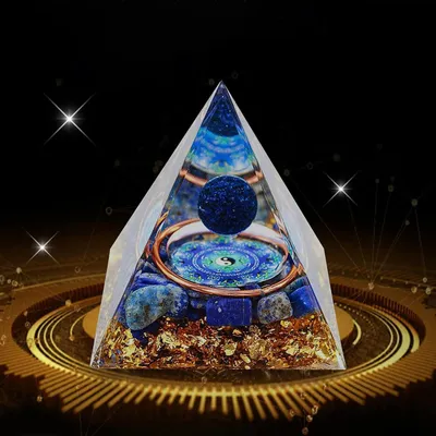 Productafbeelding van Kristallen Piramide - Orgoniet Steen - Spirituele Decoratie - Handgemaakt Uniek - 5 x 6 cm - Gekleurd