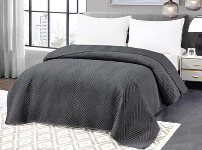 Obrázek produktu pro Tmavě šedý sametový přehoz na postel se vzorem ARROW VELVET Rozměr: 200 x 220 cm