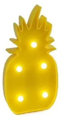 Produktbild von LED-Lampe in Form einer Ananas, betrieben mit 3 AA-Batterien