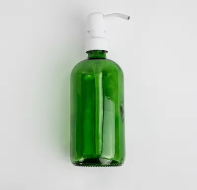 Immagine prodotto di Natural Goods Berlin KLEAN dispenser di sapone con etichette, dispenser di sapone di alta qualità e ricaricabile per cucina e bagno, verde trasparente, testa della pompa in acciaio inox bianco, 500 ml