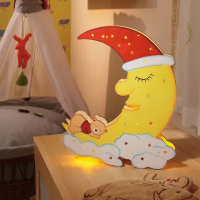 Produktbild von LED Holz-Mond mit schlafendem Bär innen, 10 LED warmweiß, 29,5x25 cm, batteriebetrieben