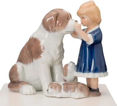Produktbild von Royal Copenhagen 'Kleines Mädchen mit Bernhardiner' 16cm