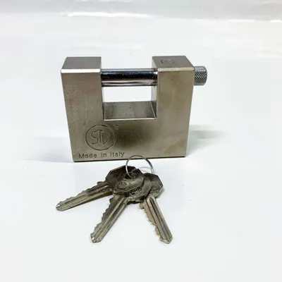Obrázok produktu pre Bezpečnostný visiaci zámok 84x69 mm, 3 kľúče, robustný, ideálny pre vysokú bezpečnosť, odolný voči poveternostným vplyvom, univerzálny.