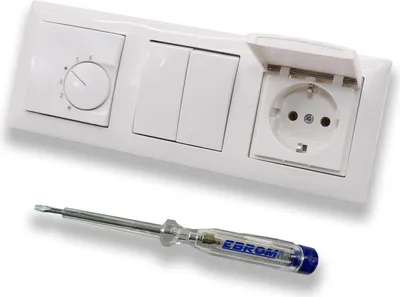 Produktbild von Halmburger UP Raumthermostat Raumtemperaturregler RTR-5510rg in Busch Jäger Balance SI alpinweiß Rahmen + Serienschalter 2000/5 US + Klappsteckdose + EBROM Phasenprüfer zur Montage der Geräte RTR-5510