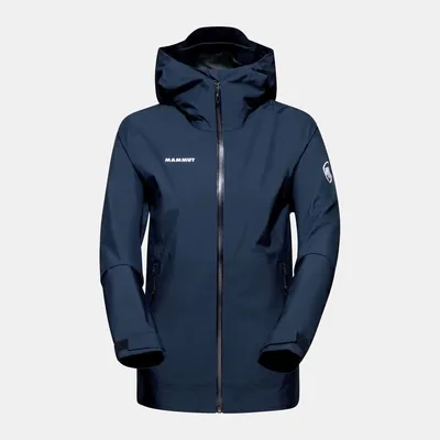 Dunkelblaue Hardshelljacke mit Kapuze für Damen von Mammut; mit Reißverschluss und Logo auf der Brust.