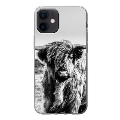 Produktbild von MuchoWow® Handyhülle Schutzhülle Hülle für iPhone 12 Kuh - Schottischer Hochländer - Schwarz - Weiß - Tier - Natur - Wildtiere Silikon Softcase Handy Hülle - Schutzhülle
