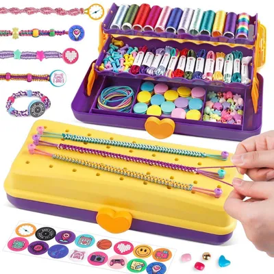 Immagine prodotto di Kit per creare braccialetti dell'amicizia per bambine dai 6 anni in su, con supporto per annodare | Scatola a 3 livelli | 26 gomitoli di filo, perline, bottoni, elastici | fino a 20 modelli | Colore: giallo/viola