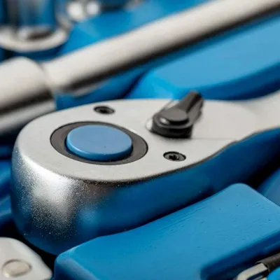 Produktbild von Werkzeugset mit 144 Teilen - Ringschlüssel, Bits und Zubehör aus Cr-V Stahl - 1/4 Zoll und 1/2 Zoll