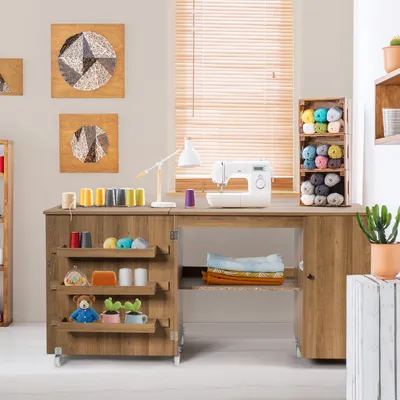 Image de COSTWAY Table de couture pliante Armoire à couture, table de bricolage polyvalente avec large plateau de travail & compartiments de rangement & armoire à porte, table d'ordinateur mobile avec roulettes verrouillables, bureau table multi-usages pour le salon bureau (Nature)