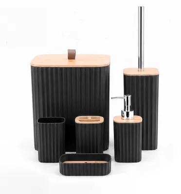 Productafbeelding van REMZETTA Badaccessoires-set in zwart met geribbelde oppervlakte, bestaande uit een zeepdispenser, een tandenborstelhouder en een afvalbak voor de badkamer, geschikt voor het wasgedeelte