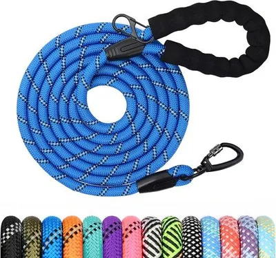 Produktbild von Hundeleine in den Längen 1,2 m, 1,5 m, 2 m, 3 m, 5 m, 10 m, 20 m und 30 m mit gepolstertem Griff, geeignet für kleine, mittelgroße und große Hunde – ideal für Training und Spaziergänge