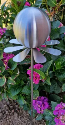 Produktbild von Blütenzauber Rotterdam Rosenkugel 10 cm Edelstahl matt gebürstet Gartenstecker Deko mit Stab 80 cm